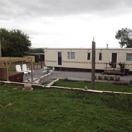 Marsh Water Ponds Fishery Kidwelly Exterior foto