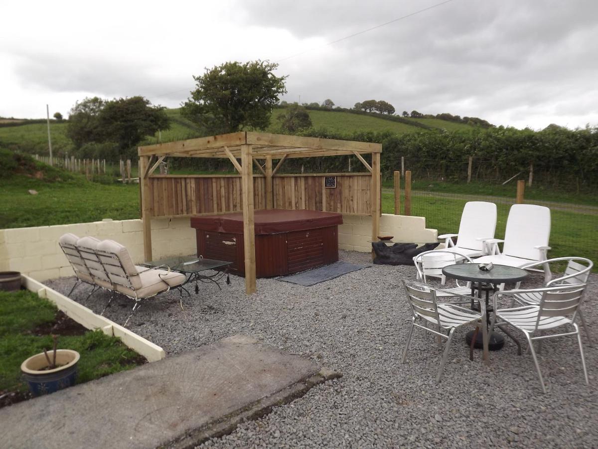 Marsh Water Ponds Fishery Kidwelly Exterior foto