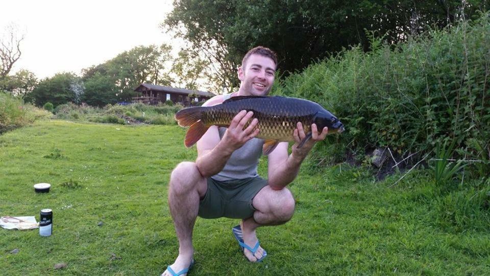 Marsh Water Ponds Fishery Kidwelly Exterior foto