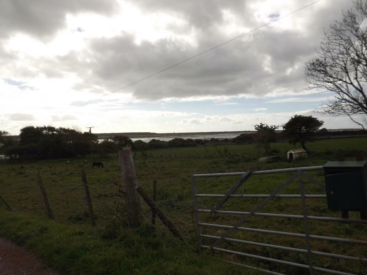 Marsh Water Ponds Fishery Kidwelly Exterior foto