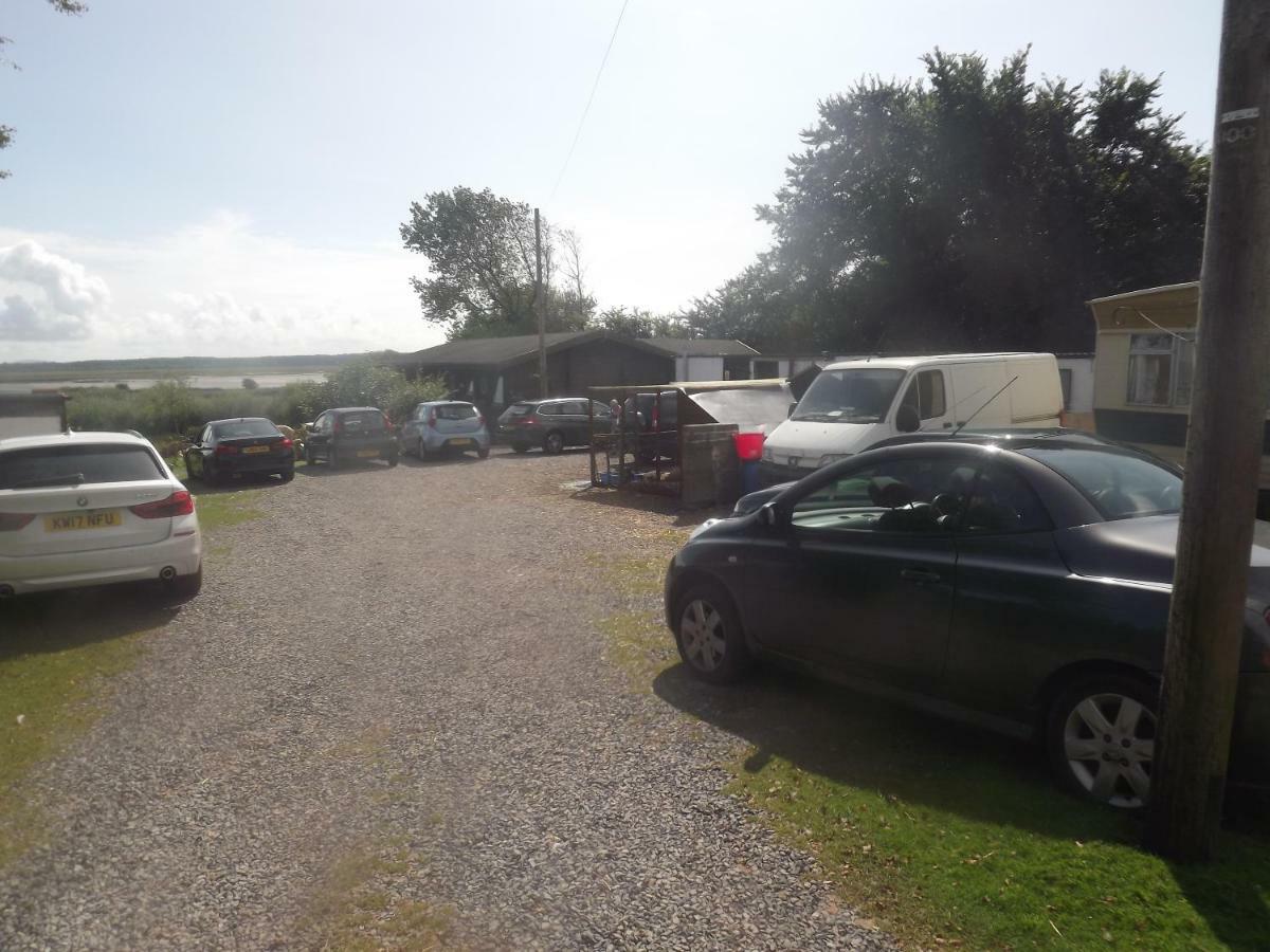 Marsh Water Ponds Fishery Kidwelly Exterior foto